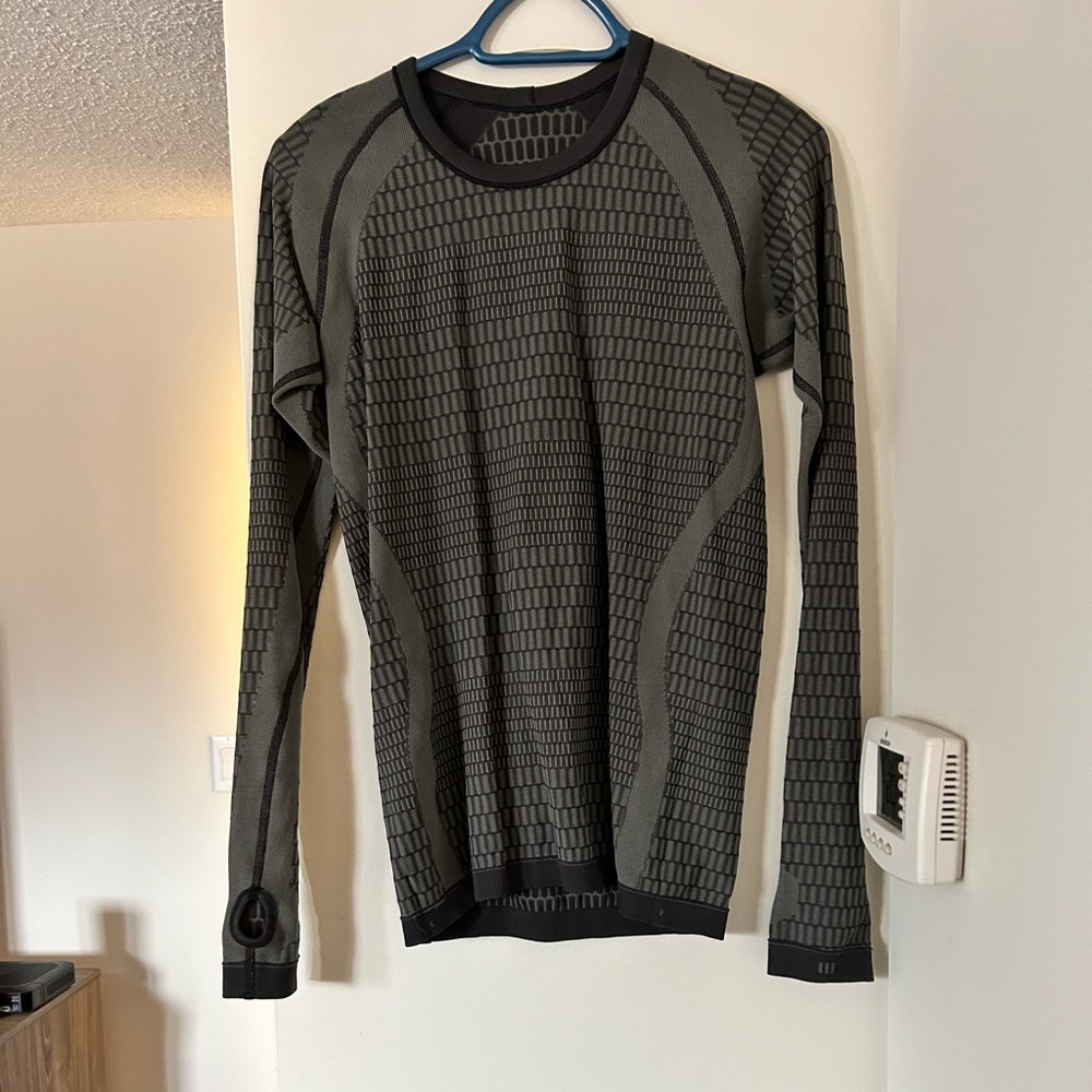 Lululemon Reversible long sleeve